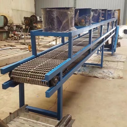 降溫傳送帶，風(fēng)冷輸送機(jī)，給高溫?zé)峒t鍛造件降溫的鏈條片輸送機(jī)